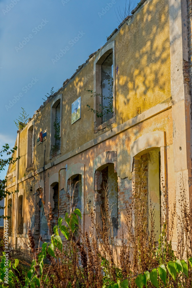 Fototapeta premium Ruined Roma Community
