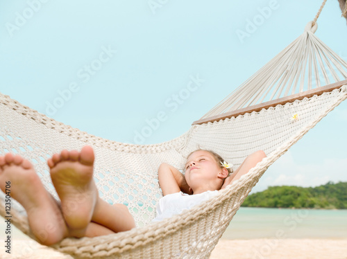 Εκτύπωση καμβά girl slipping in hammock on the beach