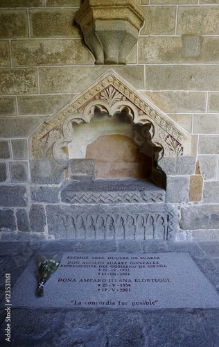 Tumba de Adolfo Suárez González, político y abogado español, presidente del Gobierno de España entre 1976 y 1981 en la catedral de Avila