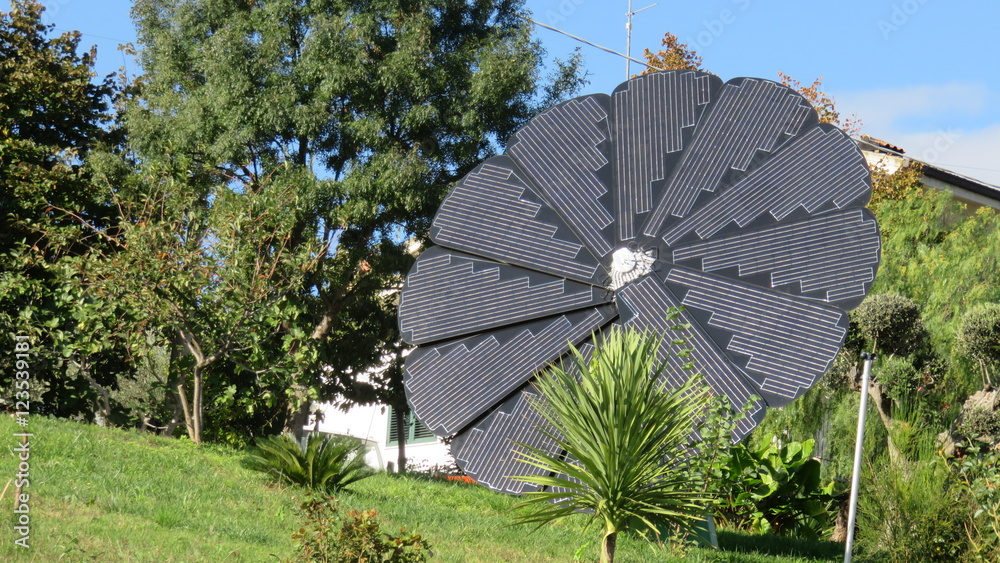 Fototapeta premium rotating solar panel
