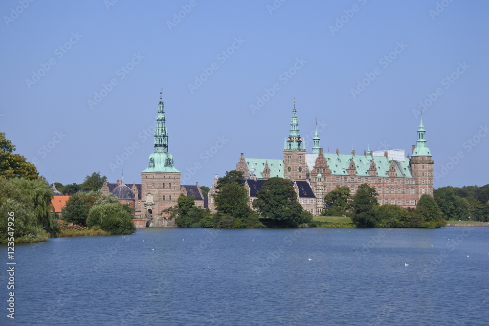 Schloss Frederiksborg am See