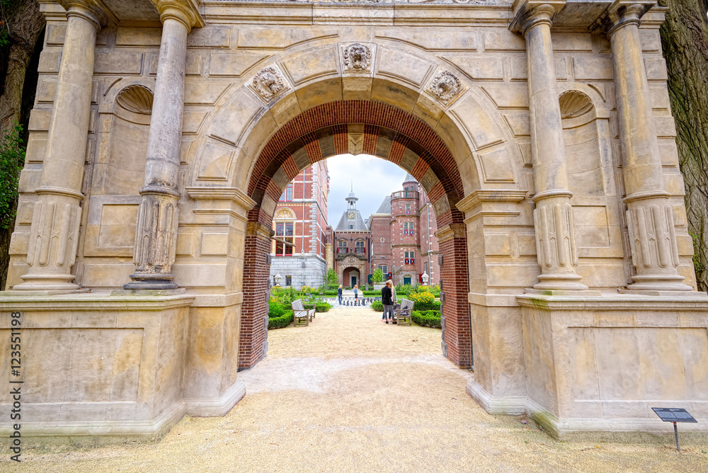 Fototapeta premium Przed wejściem do Cuypers Library w Amsterdamie