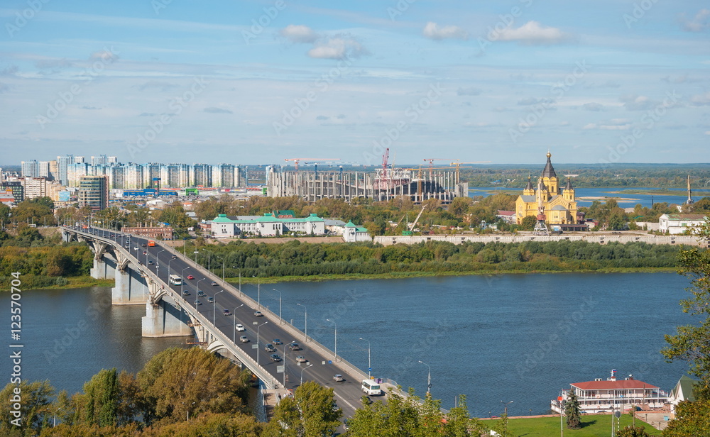 Fototapeta premium View of the bridge over the Volga River in Nizhny Novgorod