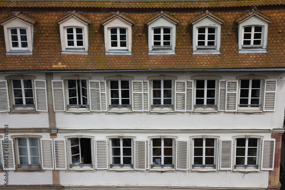 Fensterfront am Gebäude in Straßburg