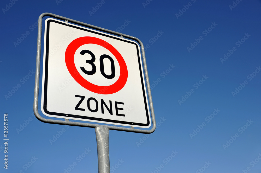 Tempo 30, Geschwindigkeitsbegrenzung, Tempolimit, Straßenverkehr, Verkehrsschild, Wohnstraße, Verkehrsberuhigung, Tempo, Höchstgeschwindigkeit Tempo 30, Geschwindigkeitsbegrenzung, Tempolimit, Straßenverkehr, Verkehrsschild, Wohnstraße, Verkehrsberuhigung, Tempo, Höchstgeschwindigkeit