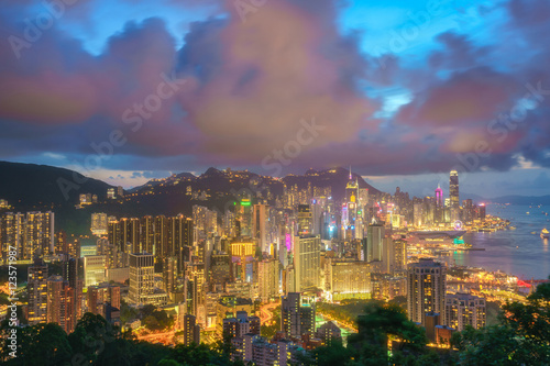 Crowded downtown and building in Hong Kong at night time © Southtownboy Studio