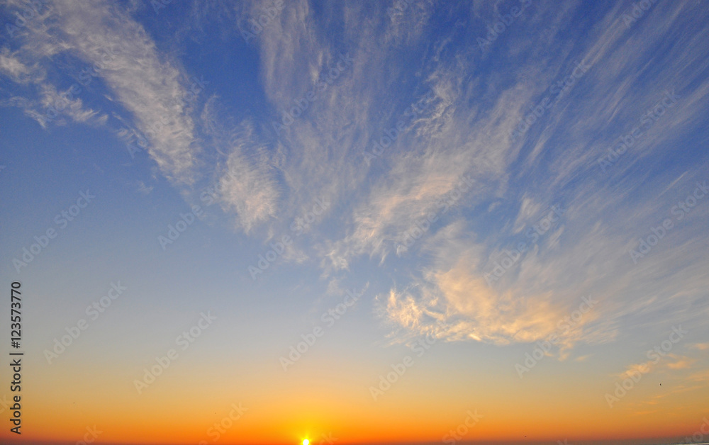 Obraz premium Blue sky with clouds with the daybreak