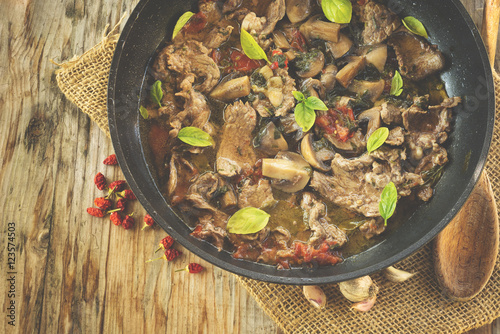 Foto Stufato di manzo e funghi, beef and mushroom stew
