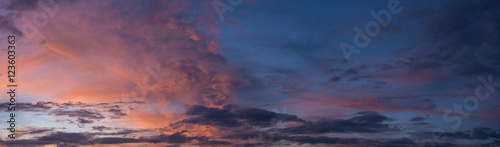 Foto Panorama of a twilight sky
Beauty Evening colorful clouds - sunlight with drama