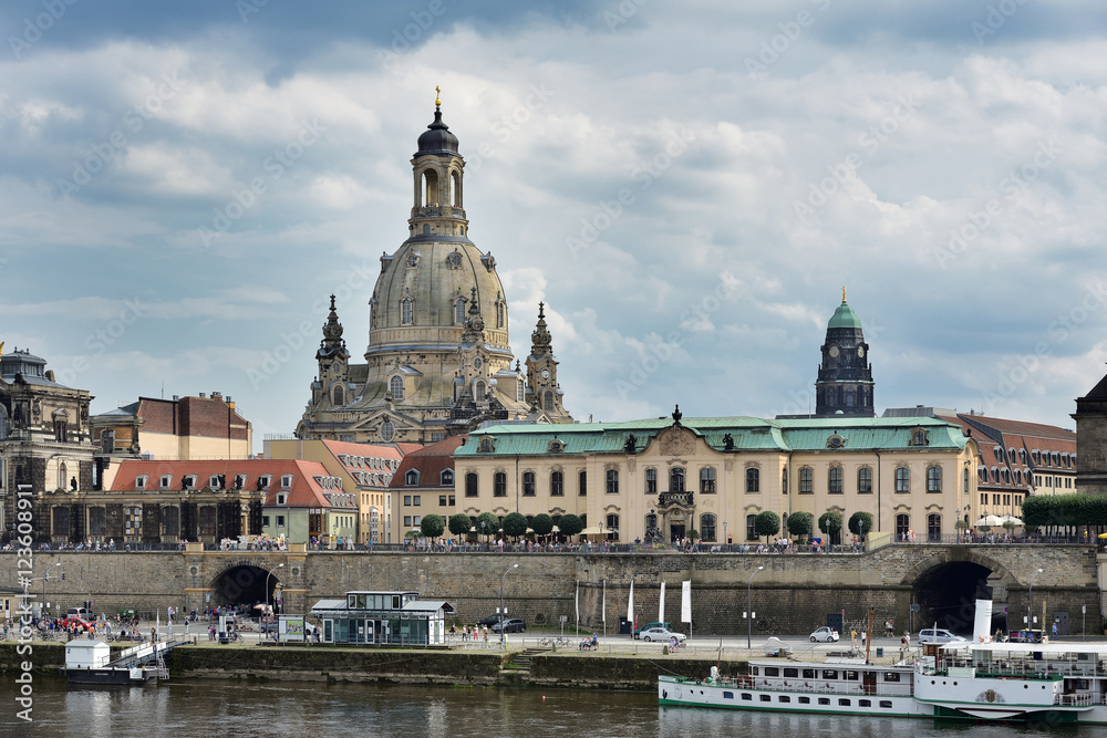 Blick über die Elbe auf Dresden