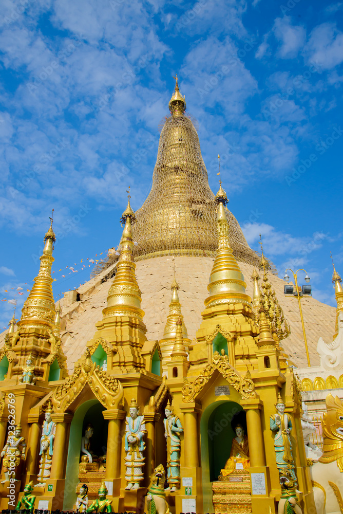 Fototapeta premium Myanmer famous sacred place and tourist attraction landmark - Shwedagon Paya pagoda. Yangon, Myanmar