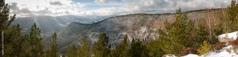 Naklejka premium Le Chalmont en hiver, montagne située en Alsace