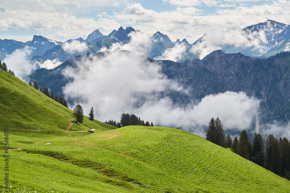 Berggipfel des Allgäuer Alpenhauptkamms im Stillachtal