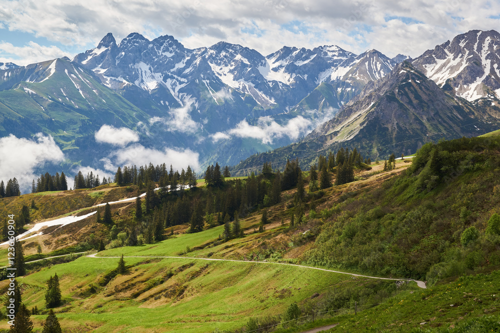Berggipfel des Allgäuer Alpenhauptkamms im südlichen Stillachtal