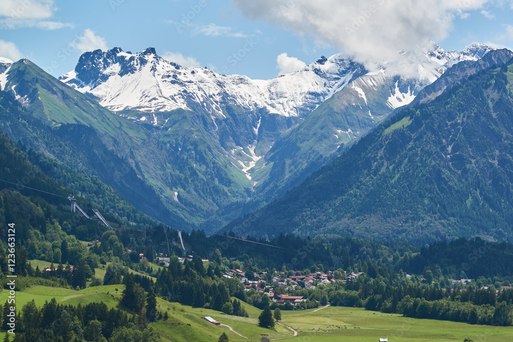 Fototapeta premium Berggipfel des Allgäuer Alpenhauptkamms südlich von Oberstdorf