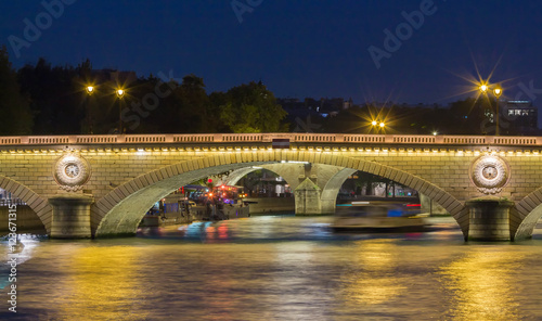 Fotografie The pont (bridge  )Louis Philippe at night, Paris, France.