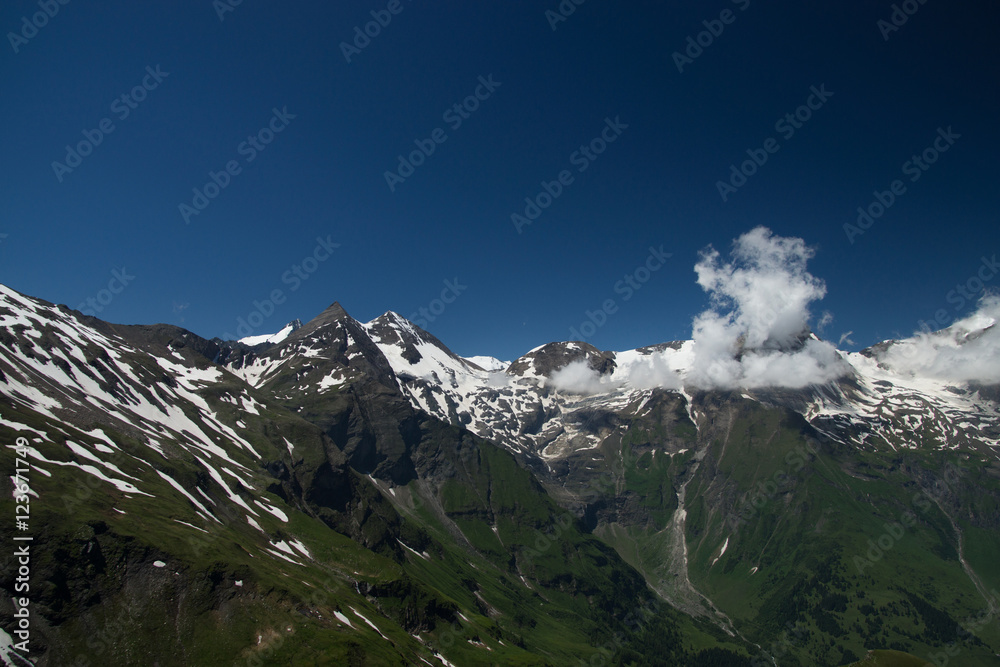 Obraz premium Krajobraz przy Grossglockner Wysokogórską drogą, Austria