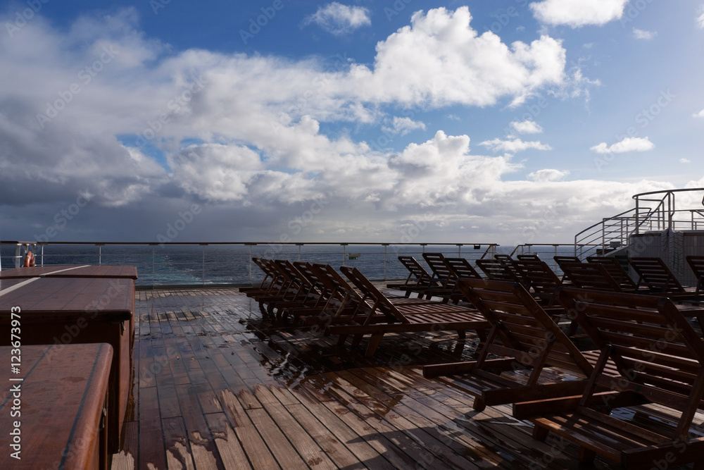 Naklejka premium Deck eines Kreuzfahrtschiffs