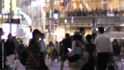 Wallpaper Mural 夜の渋谷駅前スクランブル交差点 Torontodigital.ca