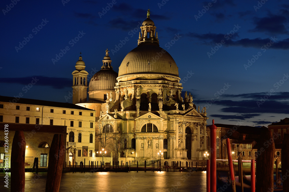 Canal Grande mit Santa Maria della Salute bei Nacht | Venedig 