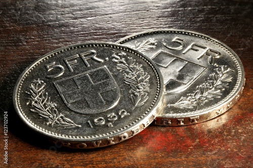 Fotografía Swiss 5 FR silver coins on rustic wooden background