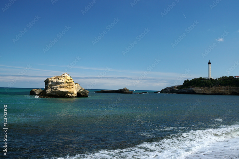 Fototapeta premium Rocher sur la plage de Biarritz