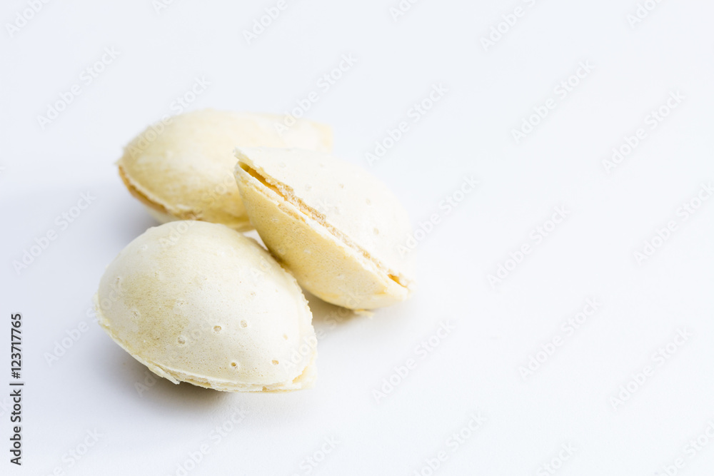 dulce con forma de almendra relleno de turrón dulce con forma de almendra relleno de turrón
