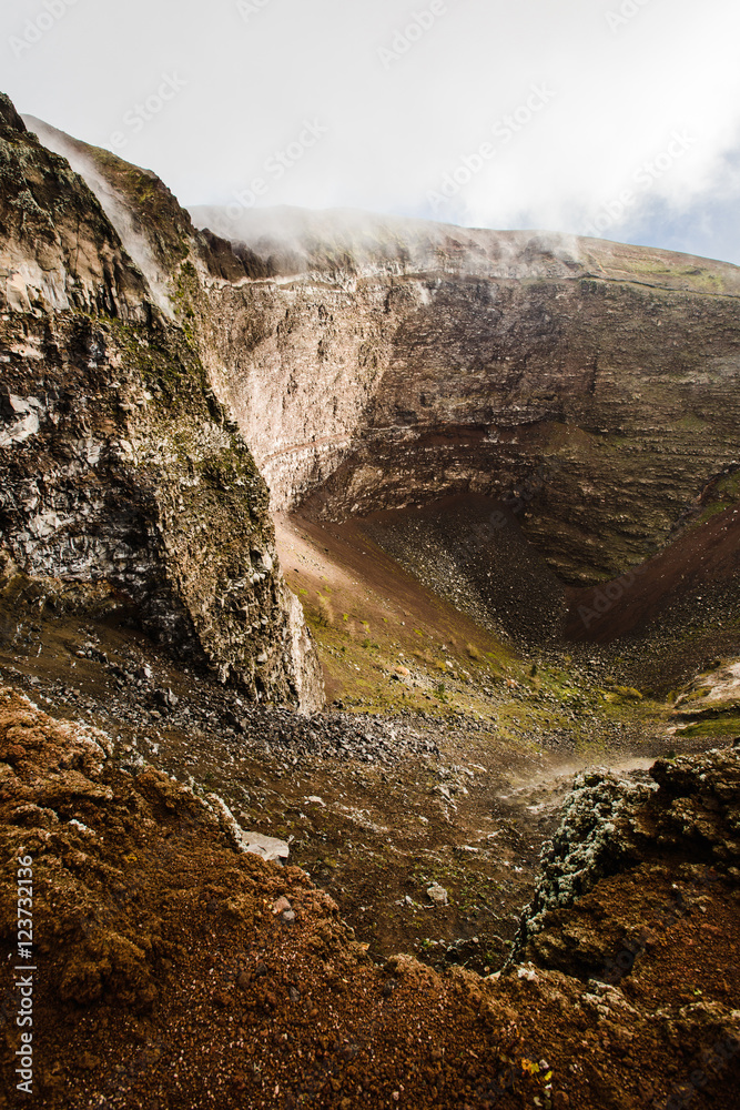 Obraz premium Crater of dormant Vesuvius volcano, Naples, Italy