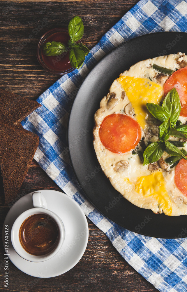 Omelet with tomatoes, parsley and feta cheese