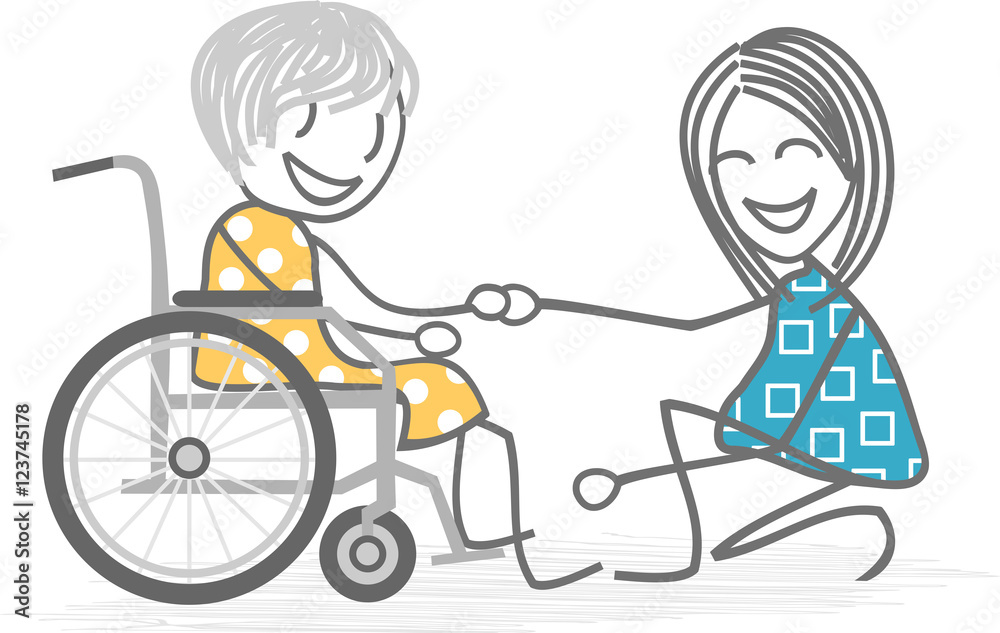 Une personne âgée dans un fauteuil roulant se fait aider par une femme