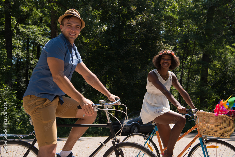 Obraz premium Young multiethnic couple having a bike ride in nature