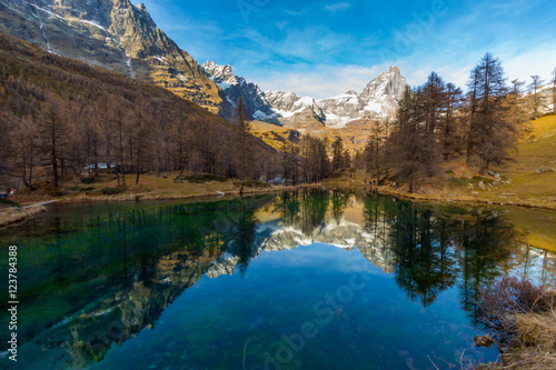 Fototapeta Naklejka Na Ścianę i Meble -  Blue lake - Cervino - Alps