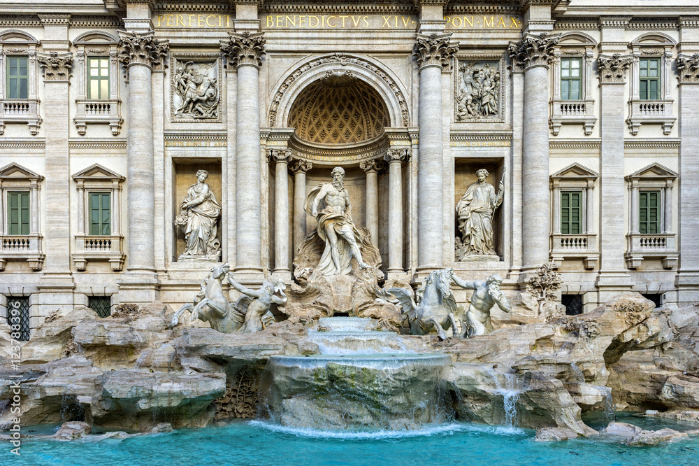 Fontana Trevi - the most famous in Rome