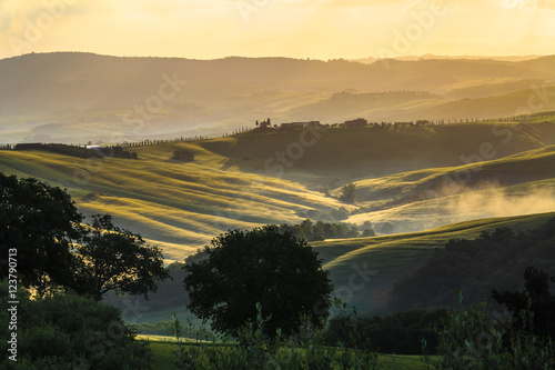Toskana Landschaft malerisch photo