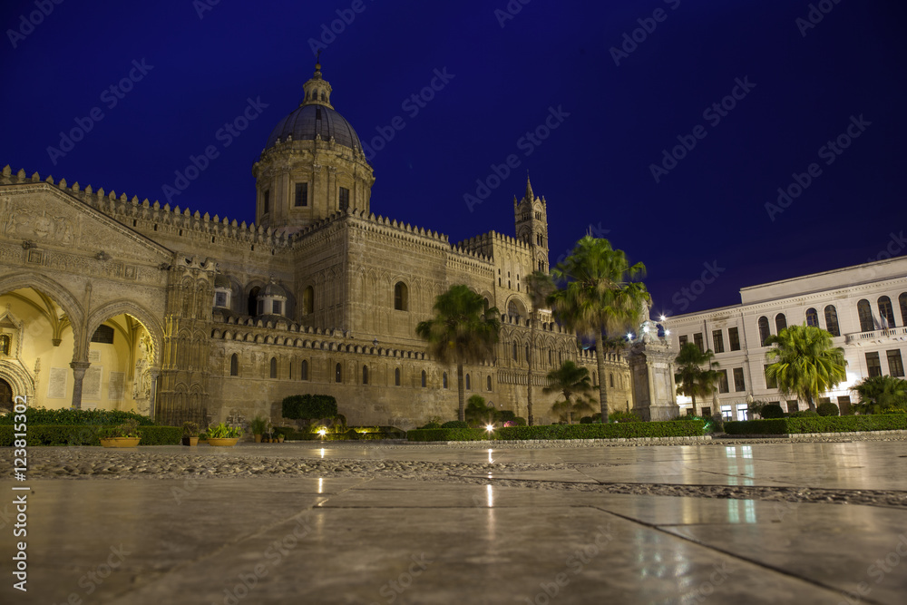 Duomo di Palermo, di sera