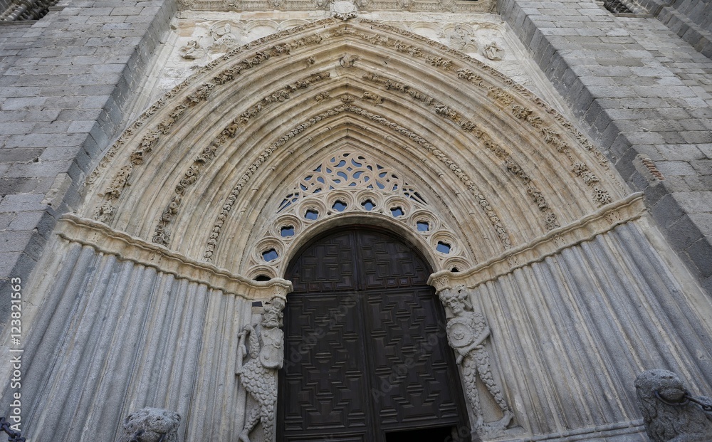 Catedral de Cristo Salvador de Ávila  templo de culto católico  Castilla y León, España. Fué fortaleza, y su ábside uno de los cubos de la muralla de la ciudad.