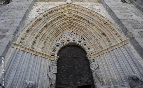 Catedral de Cristo Salvador de Ávila templo de culto católico Castilla y León, España. Fué fortaleza, y su ábside uno de los cubos de la muralla de la ciudad.