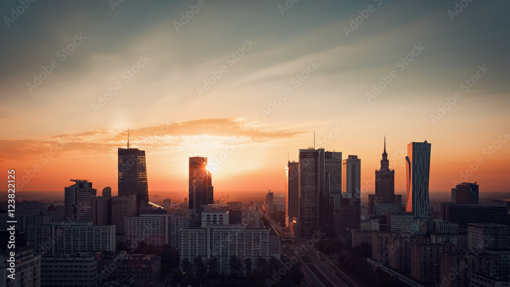 Naklejka premium Warszawa wschód słońca panoramę miasta, Polska