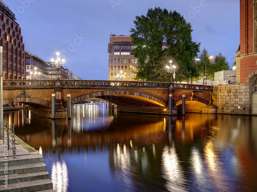 Alster und Heiligengeistbruecke in Hamburg