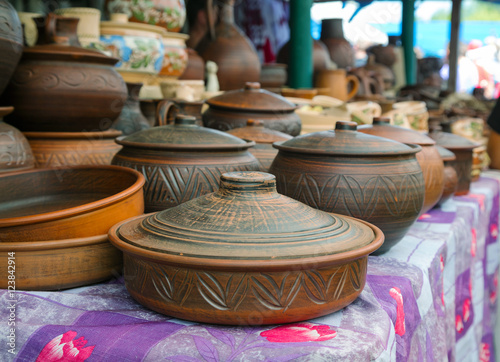 Obraz na płótnie Traditional Ukrainian ceramic jugs w salonie