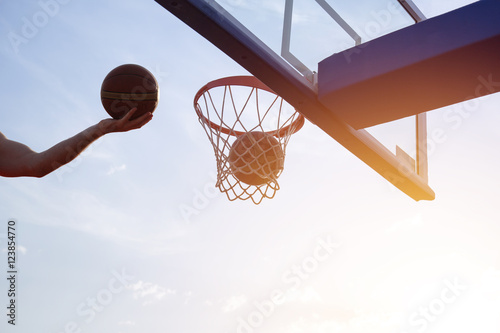 Basketball going through the basket © FS-Stock