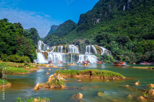 Fototapeta Naklejka Na Ścianę i Meble -  Bangioc waterfall in Caobang, Vietnam