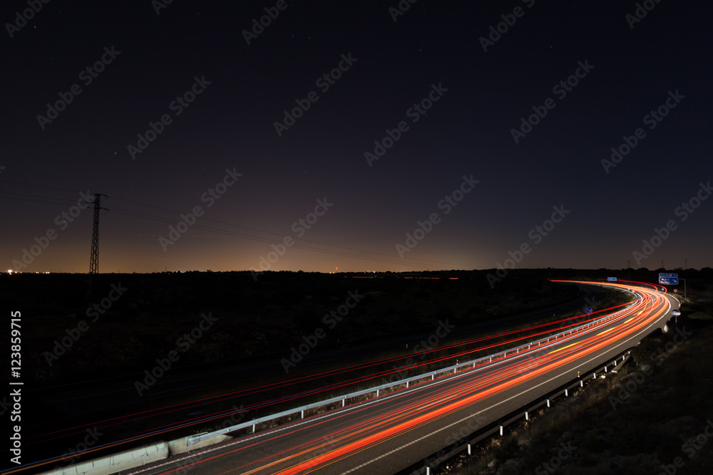 carretera nocturna / Estelas de luces en carretera nocturna