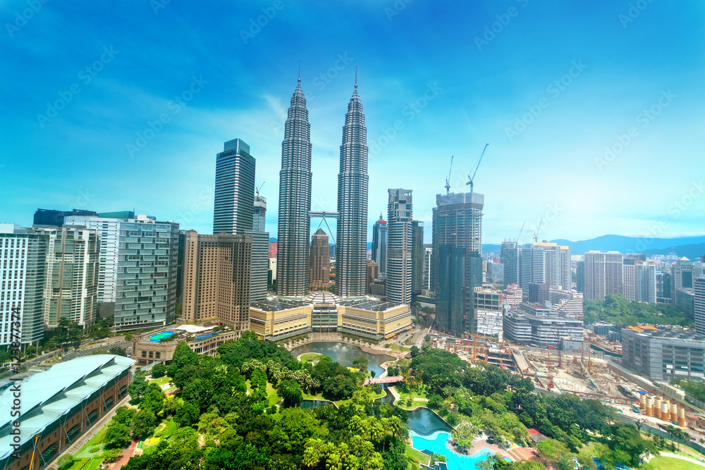 Fototapeta premium Kuala lumpur, Malezja panoramę miasta wieczorem