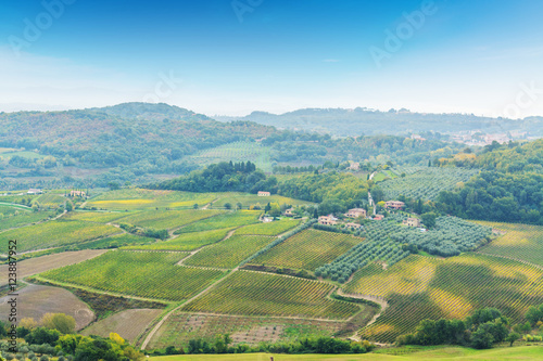green valley in Tuscany © Gabriele Maltinti