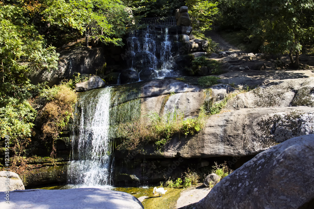 Obraz premium Beautiful stone falls in the sofiyevsky park of Ukraine.