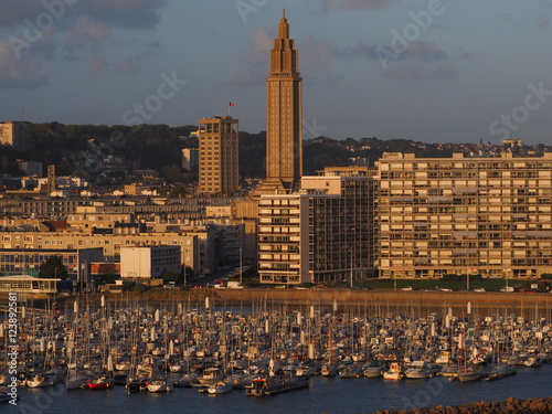 Skyline von Le Havre im Sonnenuntergang 