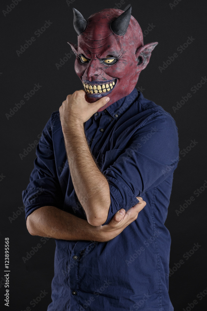 Fototapeta Człowiek z twarzą diabła