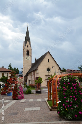 Schilderij op canvas Cles - Chiesa  di Santa Maria Assunta