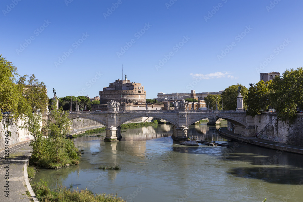 Engelsburg hinter Ponte Vittorio Emanuele II, Rom, Italien